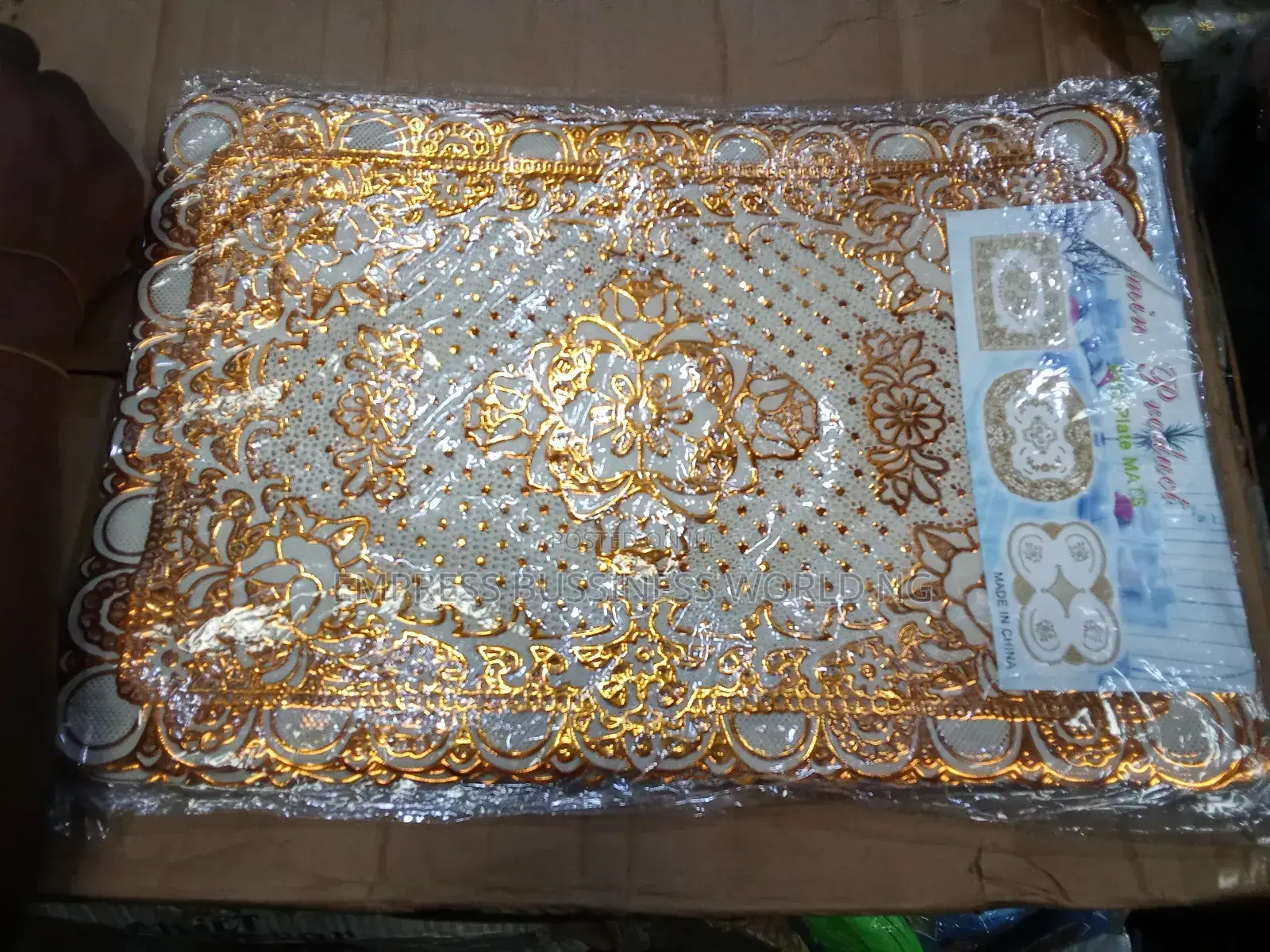 6 Dinning Pieces Table Mat