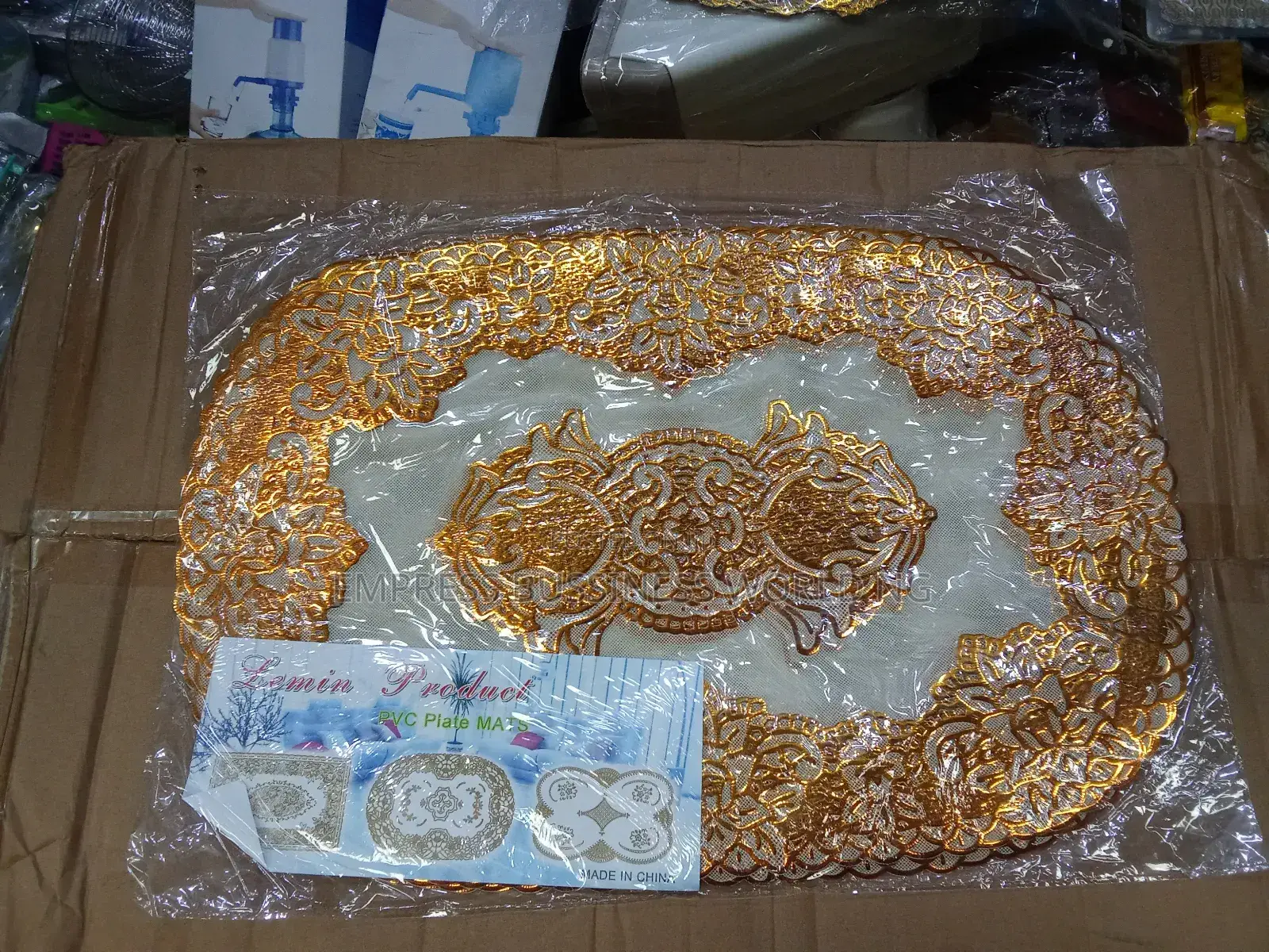 6 Dinning Pieces Table Mat