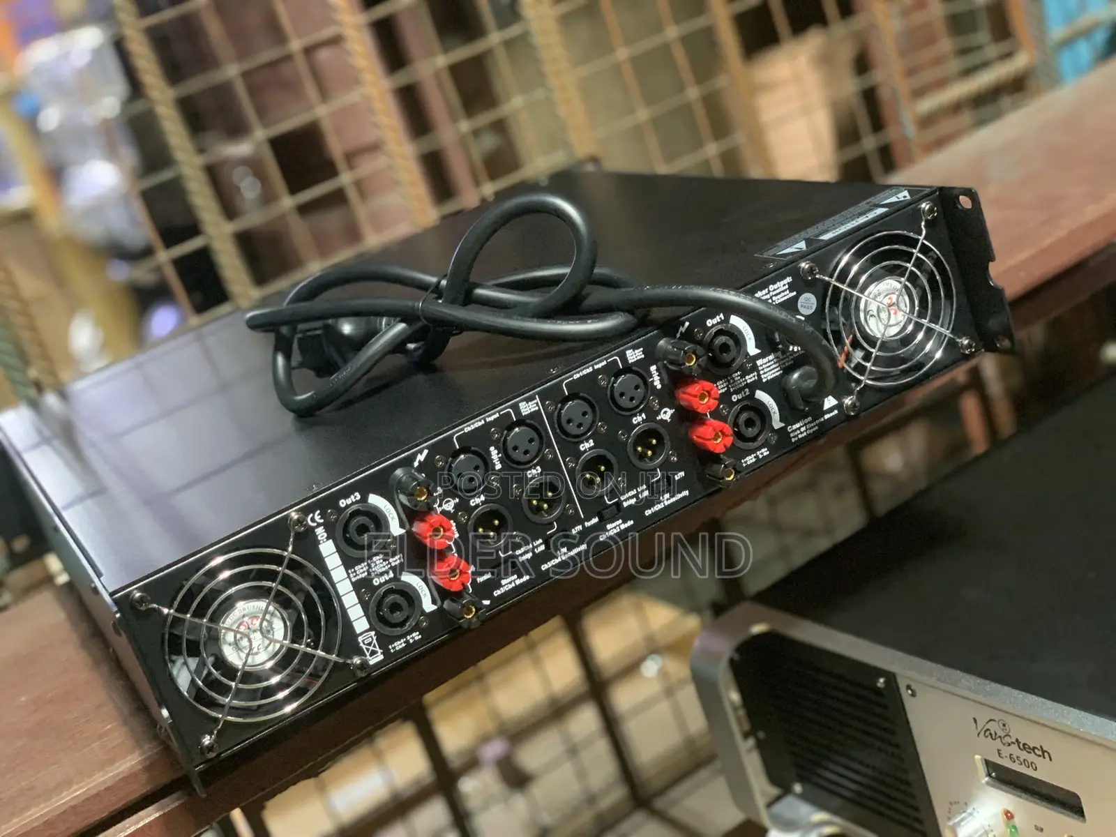4 Channels Power Amplifier