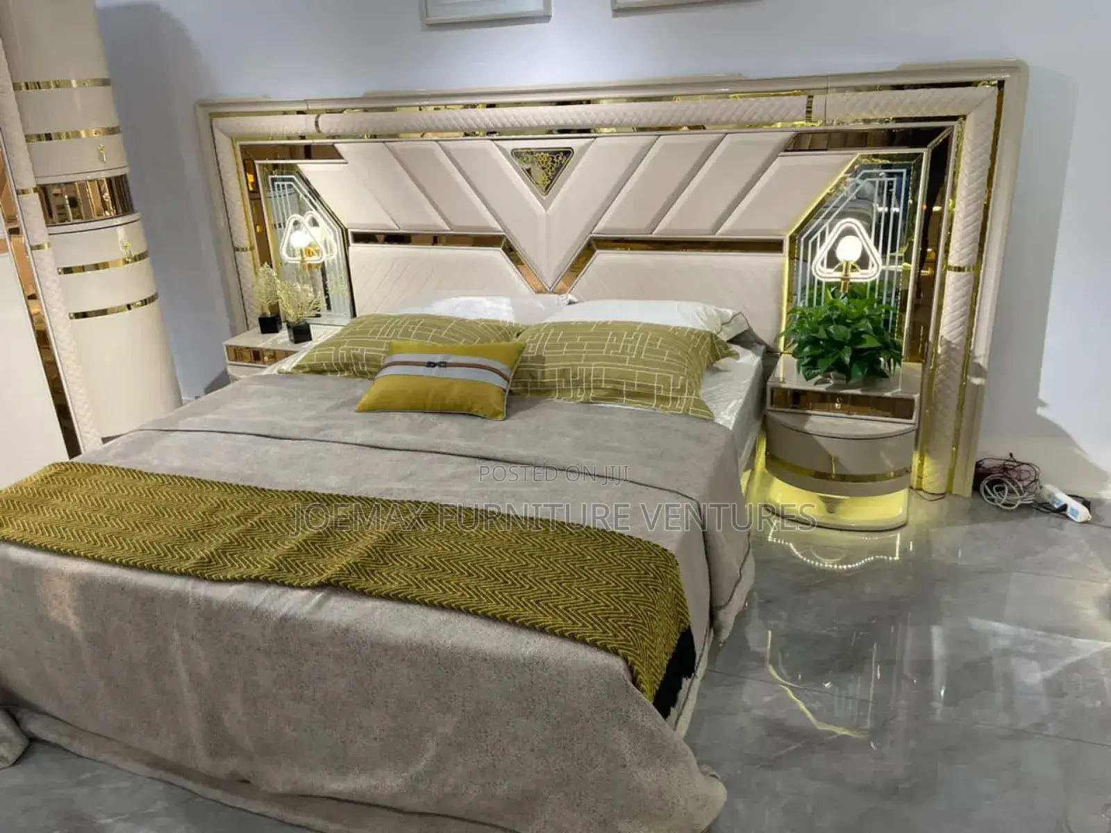High Quality Executive Wooden Royal Bed Set.