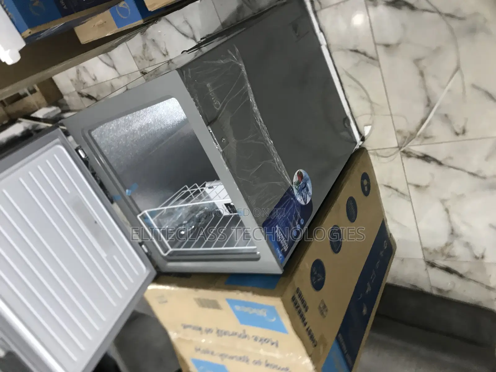 Midea ''High-Efficiency'' 150l Chest Freezer