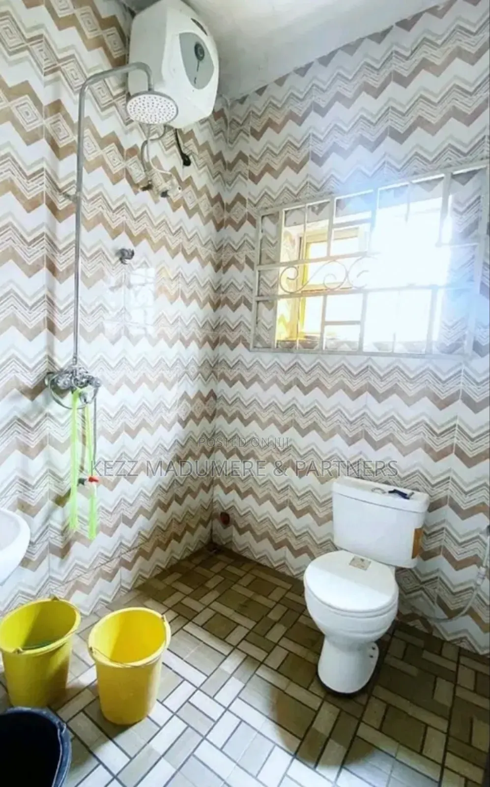 5bdrm Block of Flats in Igwuruta Eneka Rd , for sale