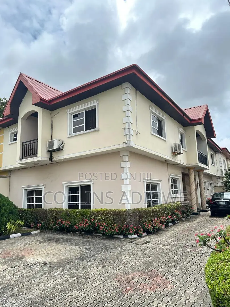 4bdrm Duplex in Victoria Garden for sale