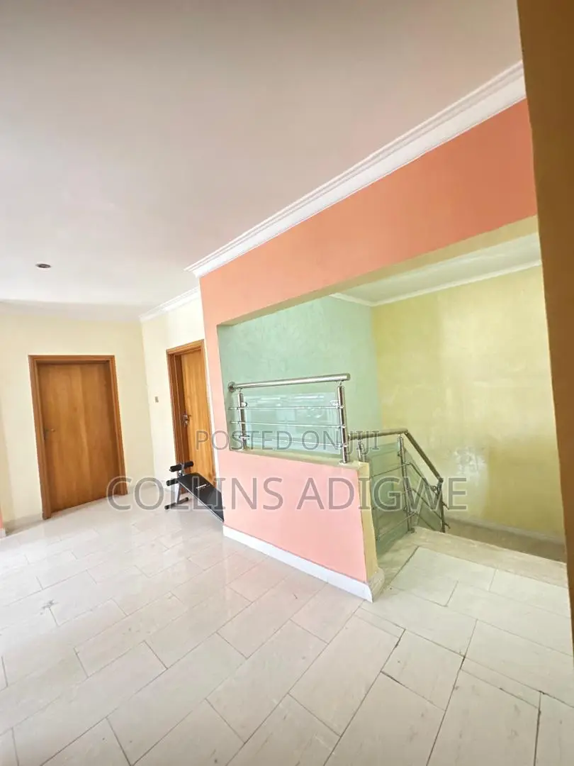 4bdrm Duplex in Victoria Garden for sale
