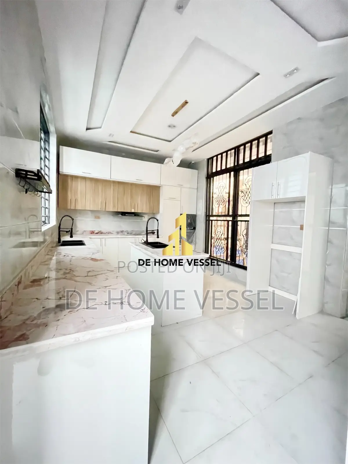 5bdrm Duplex in Osapa london for sale