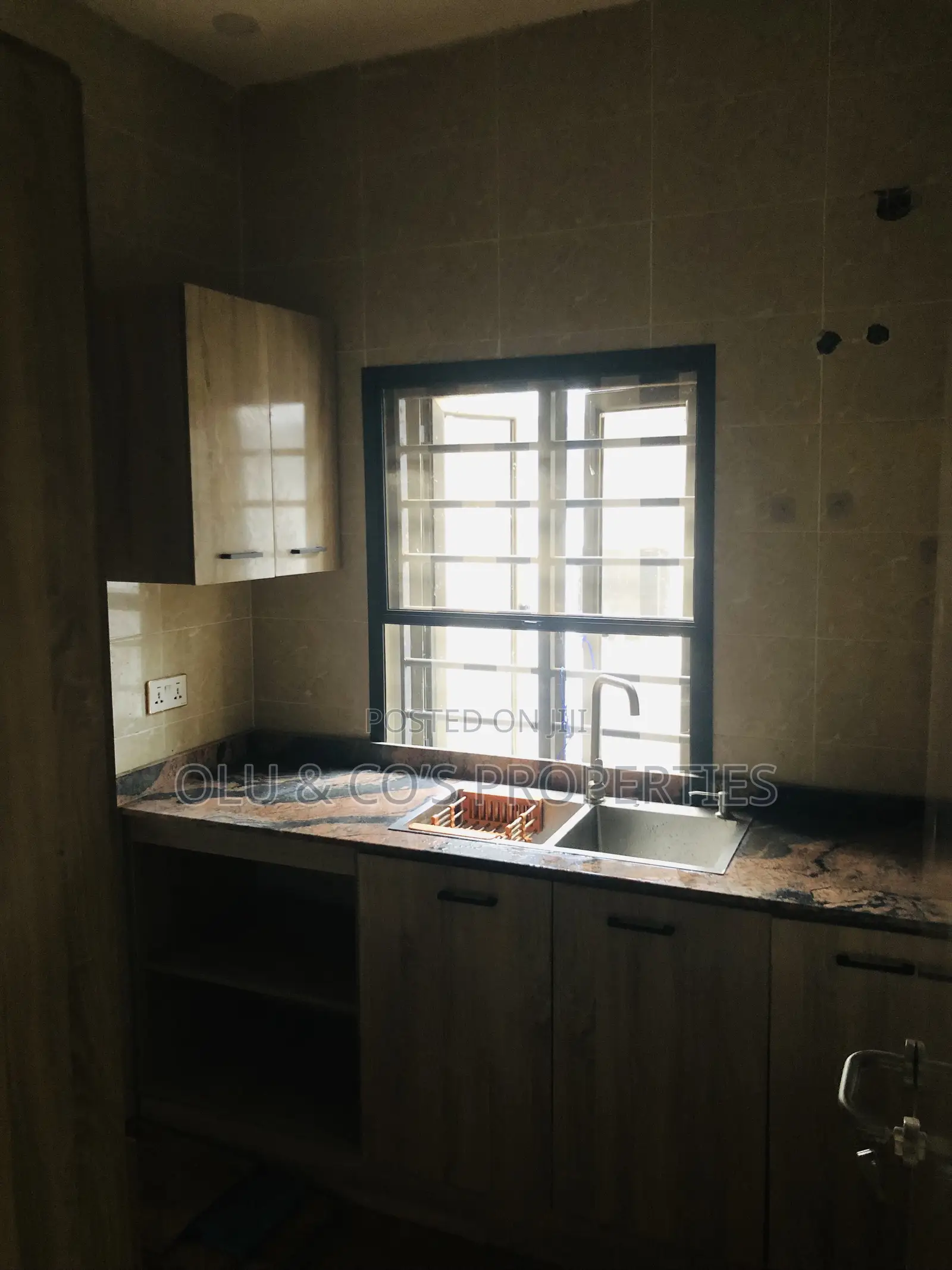 1bdrm Block of Flats in Nut District for rent