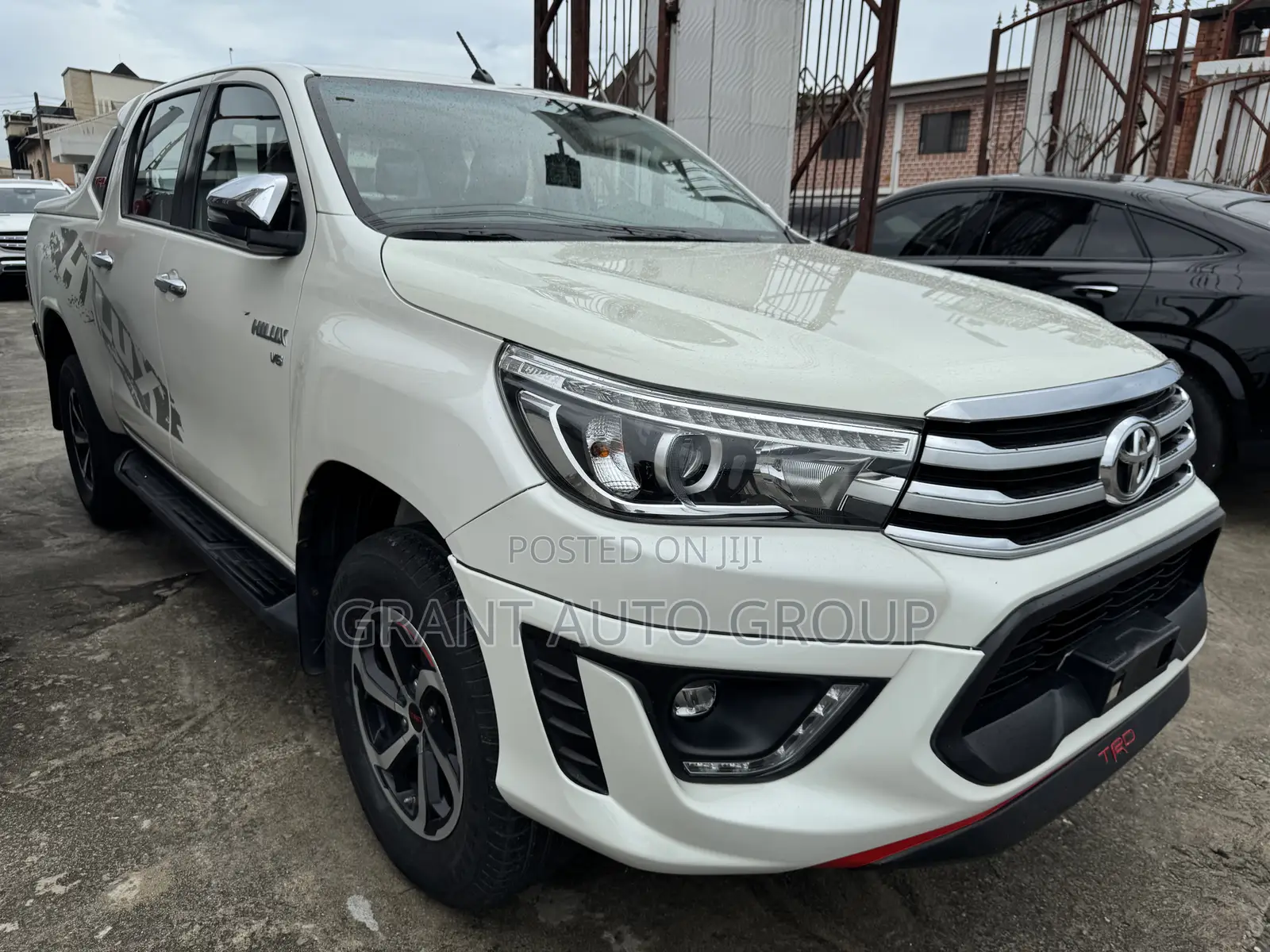 Toyota Hilux 2020 White