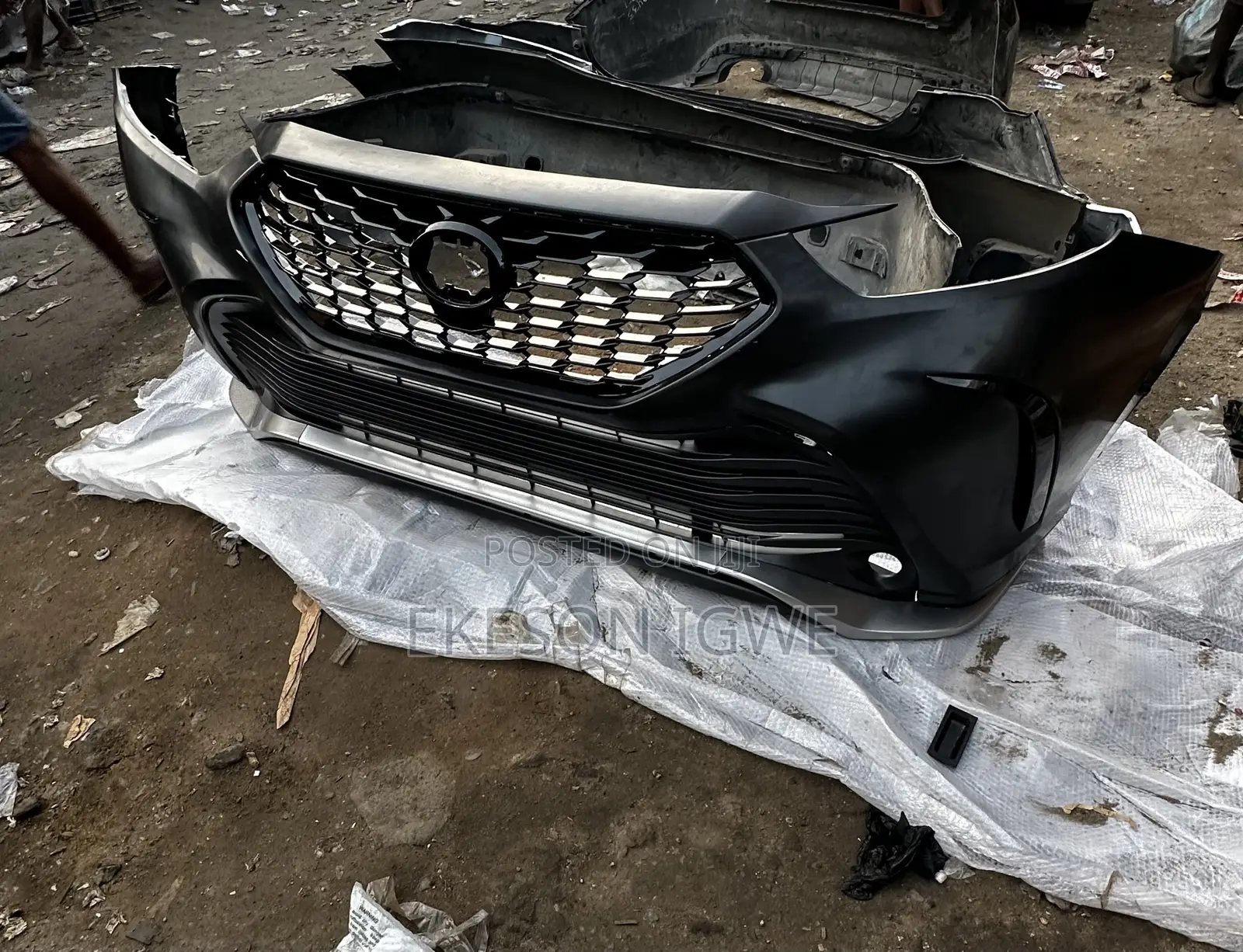 Complete Front Bumper Toyota Highlander 2022 SE