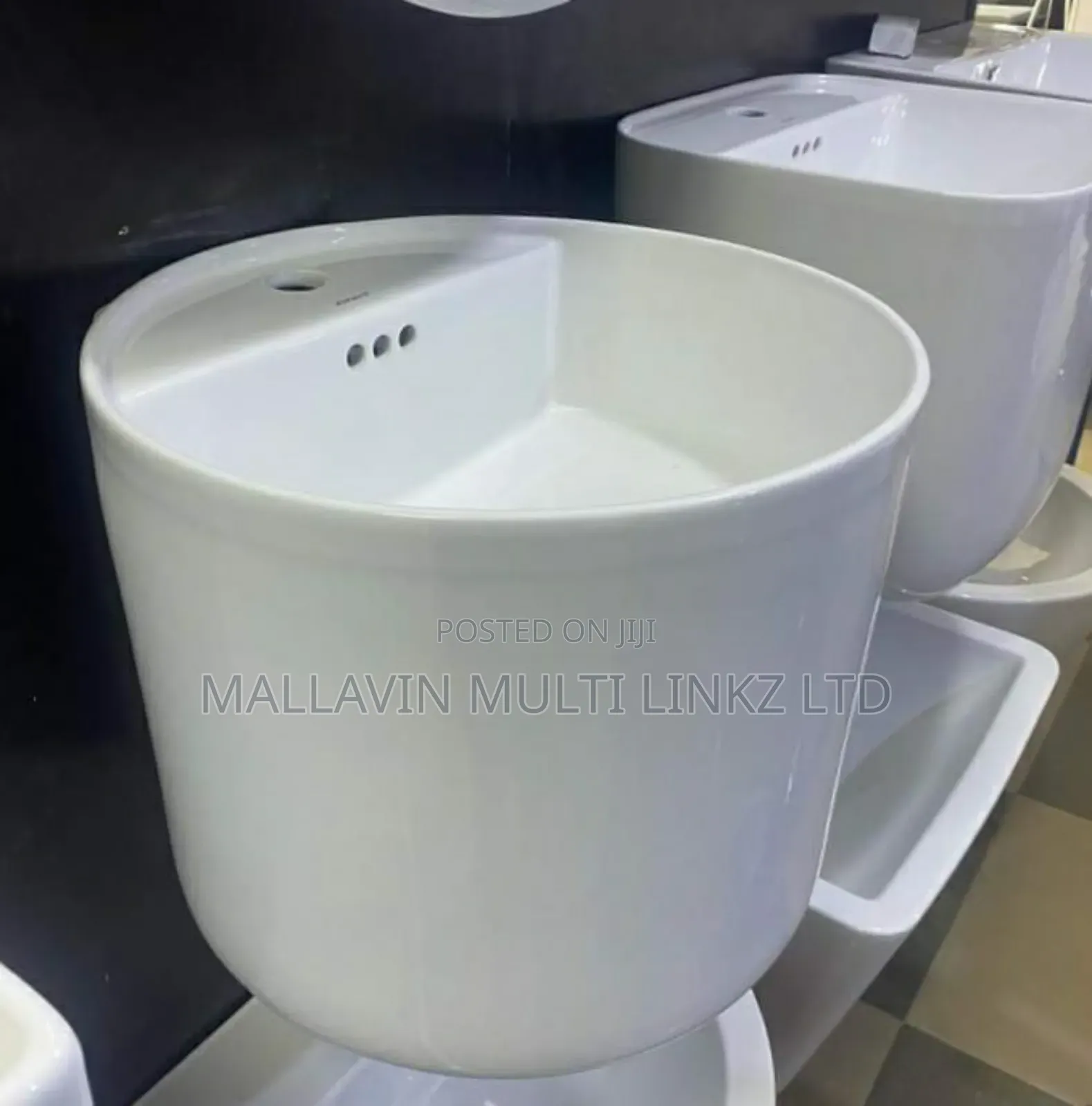 Ceramic Wall-mounted Wash Hand Basin