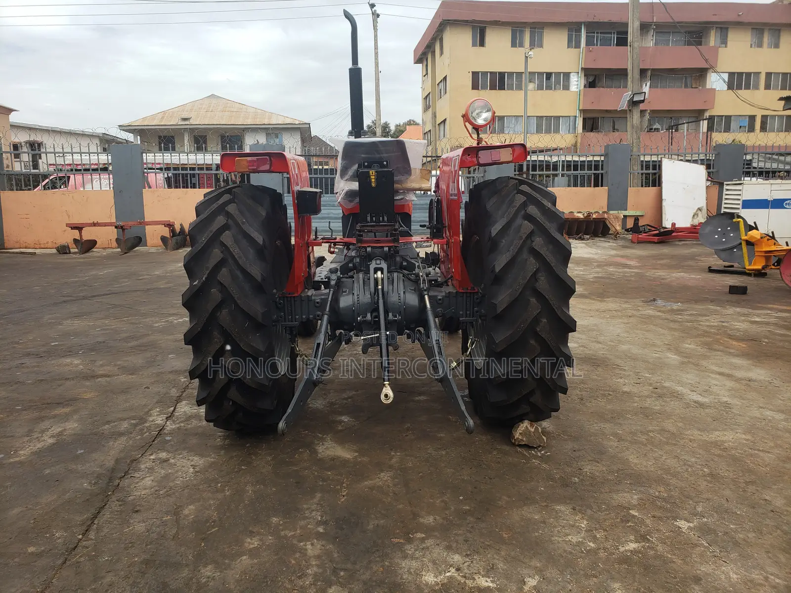 Massey Ferguson 375