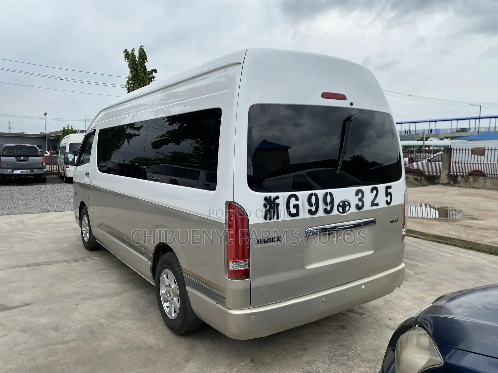 Toyota HiAce 2015 White