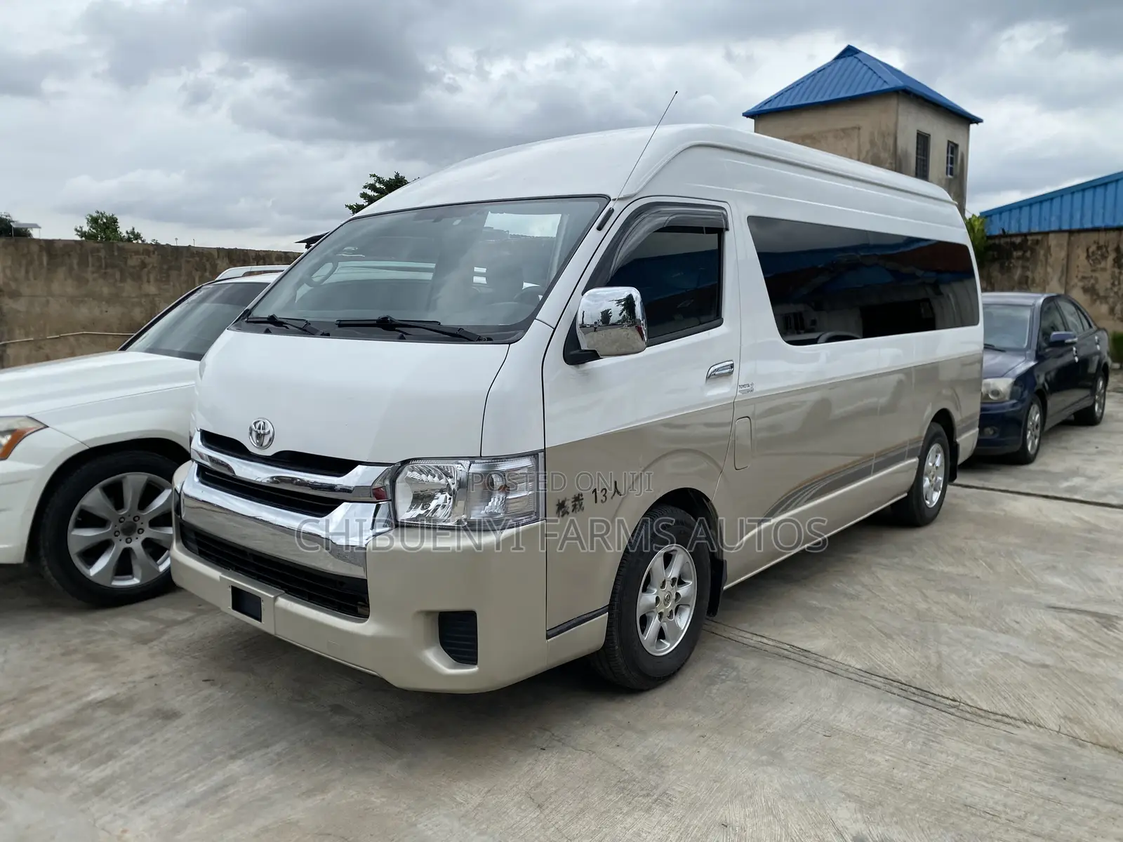 Toyota HiAce 2015 White