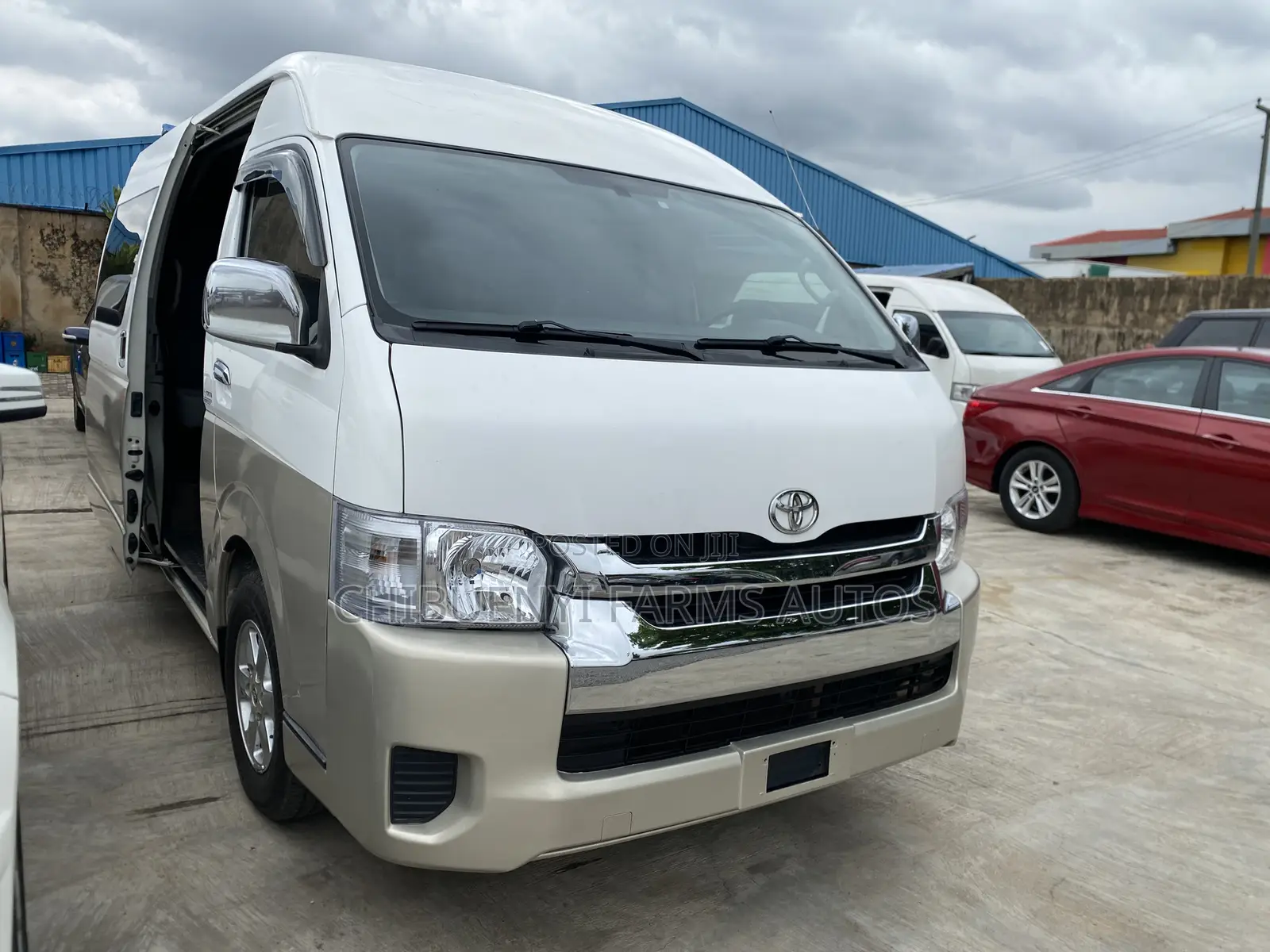 Toyota HiAce 2015 White