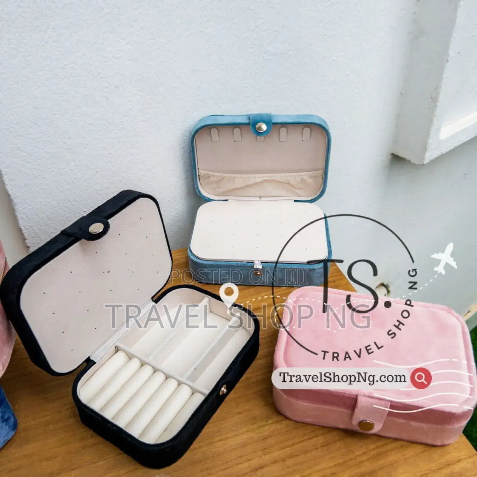 Travel Velvet Jewelry Box With Mirror | Square Shaped