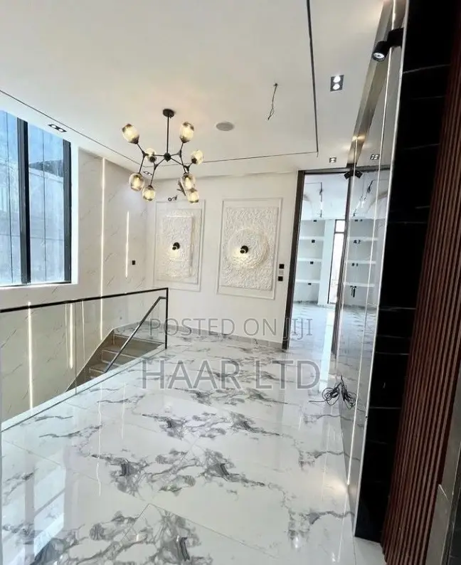 5bdrm Duplex in Chevron for rent