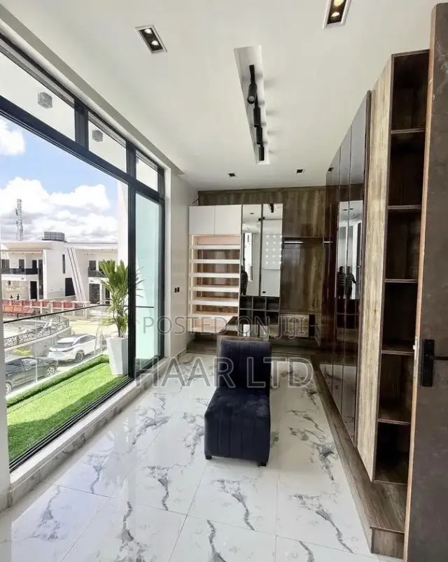 5bdrm Duplex in Chevron for rent