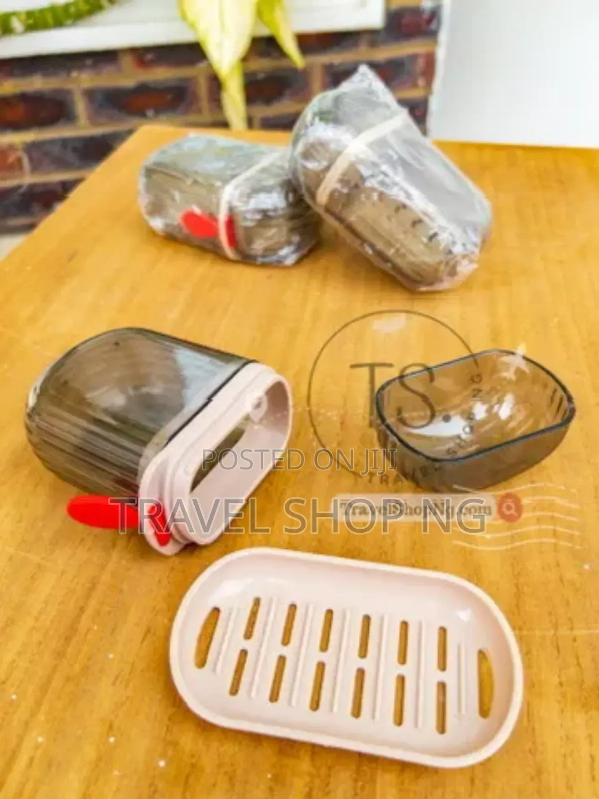 Bar Soap Storage Case With Detachable Dish and Lid