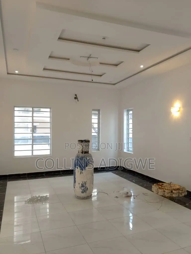 5bdrm Duplex in Ikota Express Lekki for sale