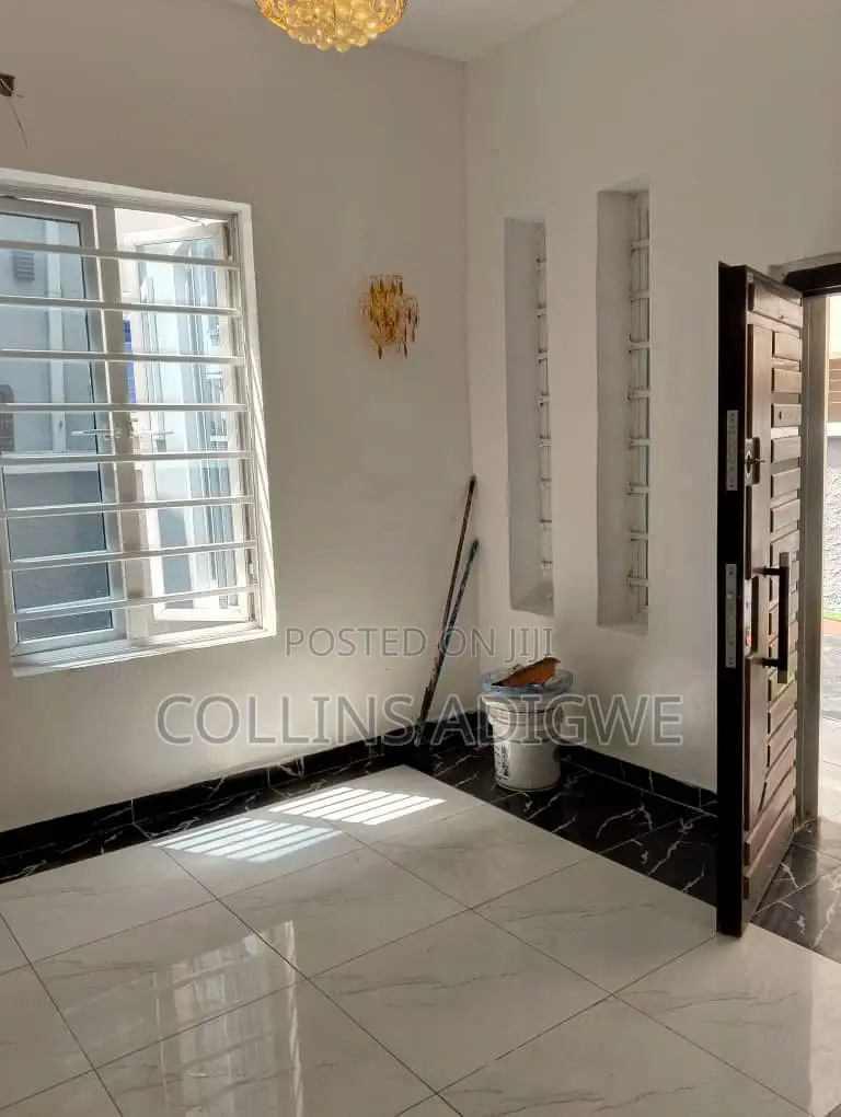 5bdrm Duplex in Ikota Express Lekki for sale