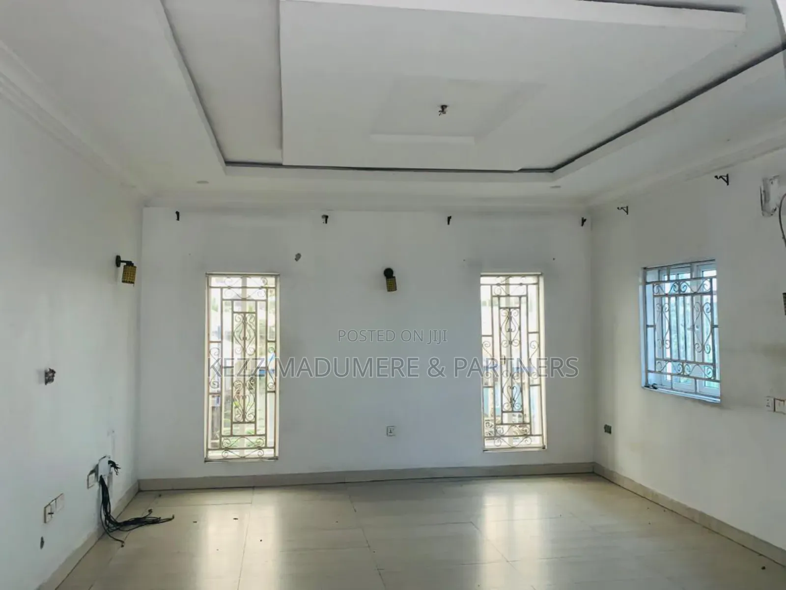 6bdrm Duplex in Gated Tarred St , for rent