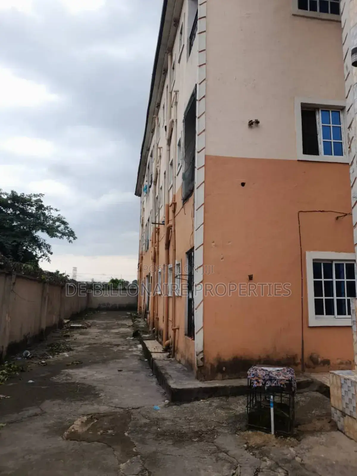 Hostel for Sale in Nekede Owerri, 30 Rooms