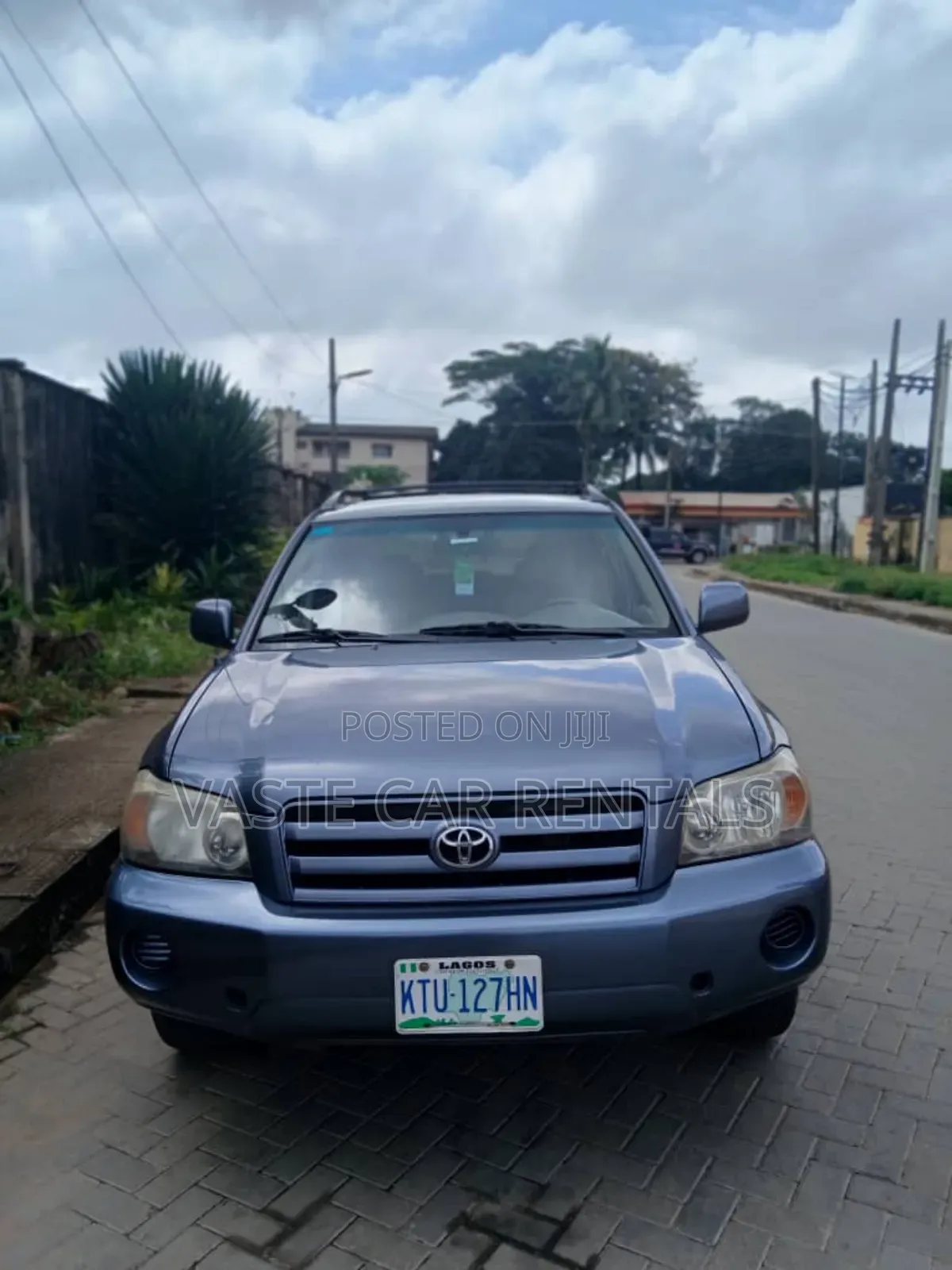 Air- Conditioned Toyota Highlander for Rent