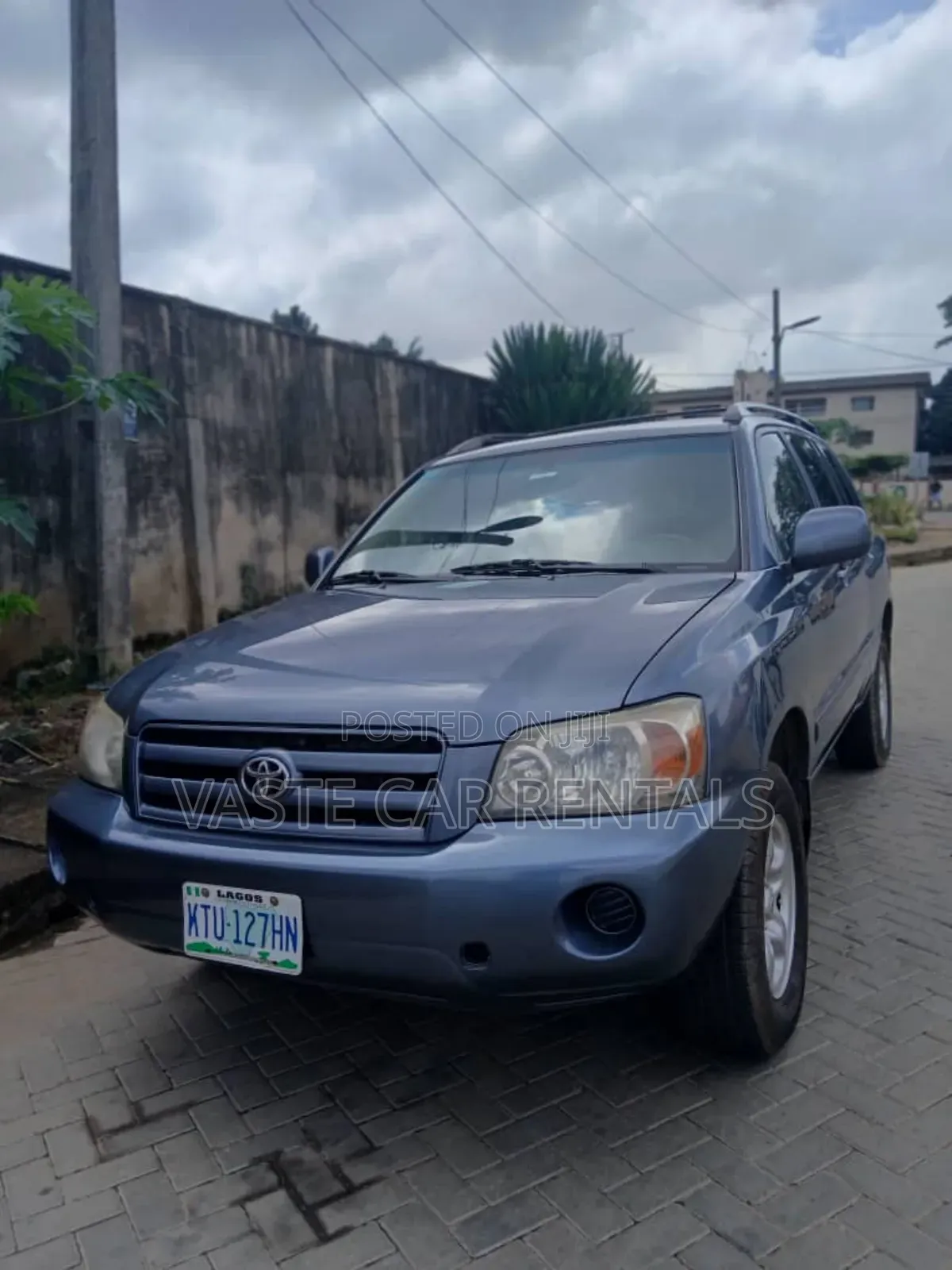 Air- Conditioned Toyota Highlander for Rent