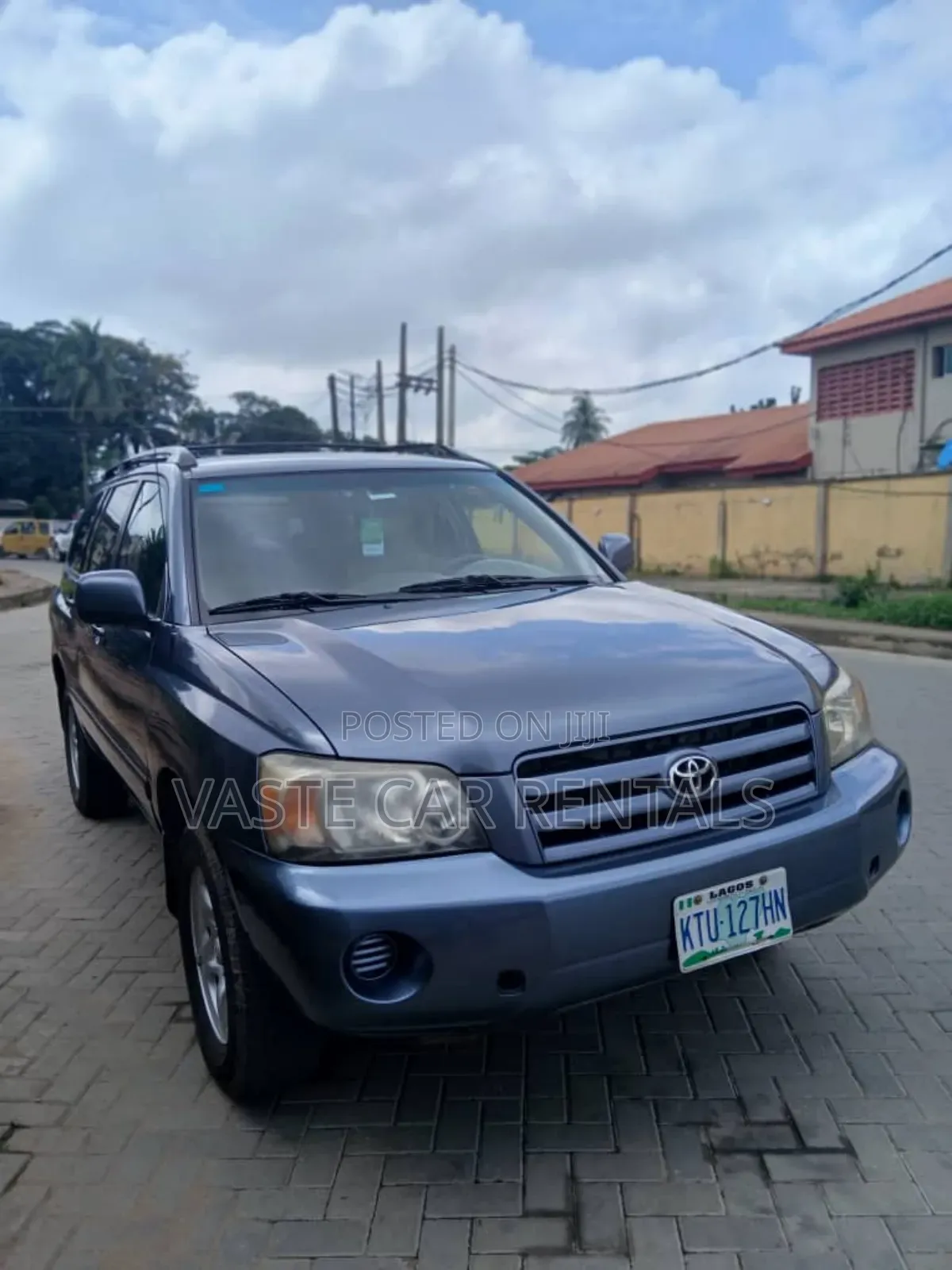 Air- Conditioned Toyota Highlander for Rent
