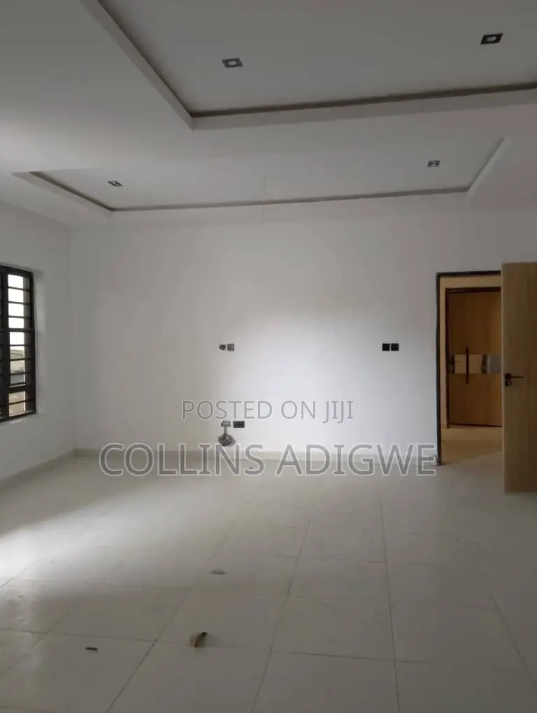 2bdrm Apartment in Ologolo Lekki for sale