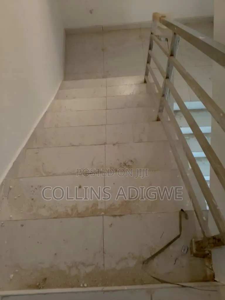 2bdrm Apartment in Ologolo Lekki for sale