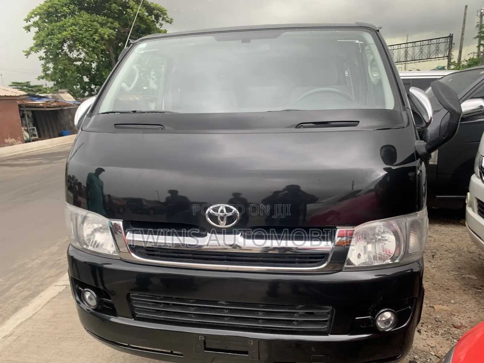 Toyota HiAce 2012 Black