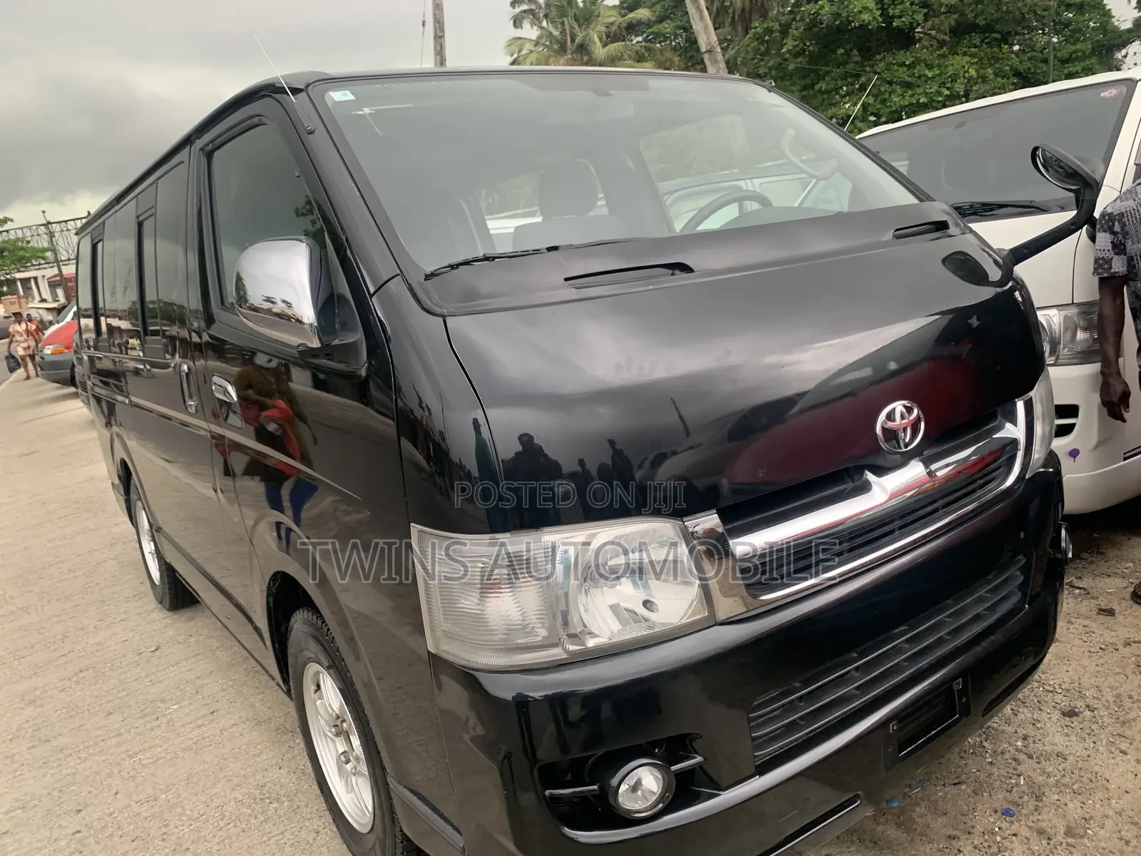 Toyota HiAce 2012 Black