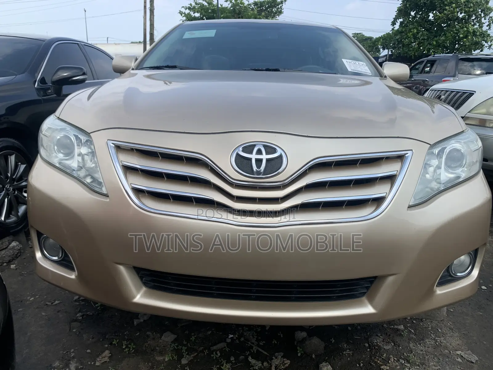 Toyota Camry 2010 Gold