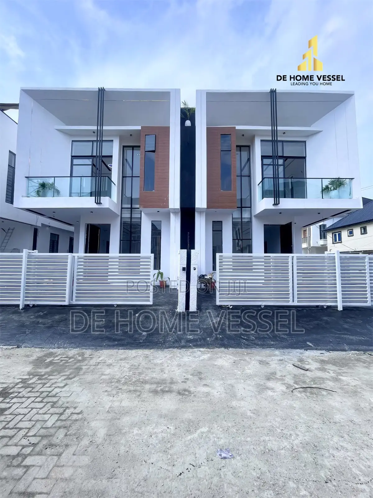 4bdrm Duplex in Ikota for sale