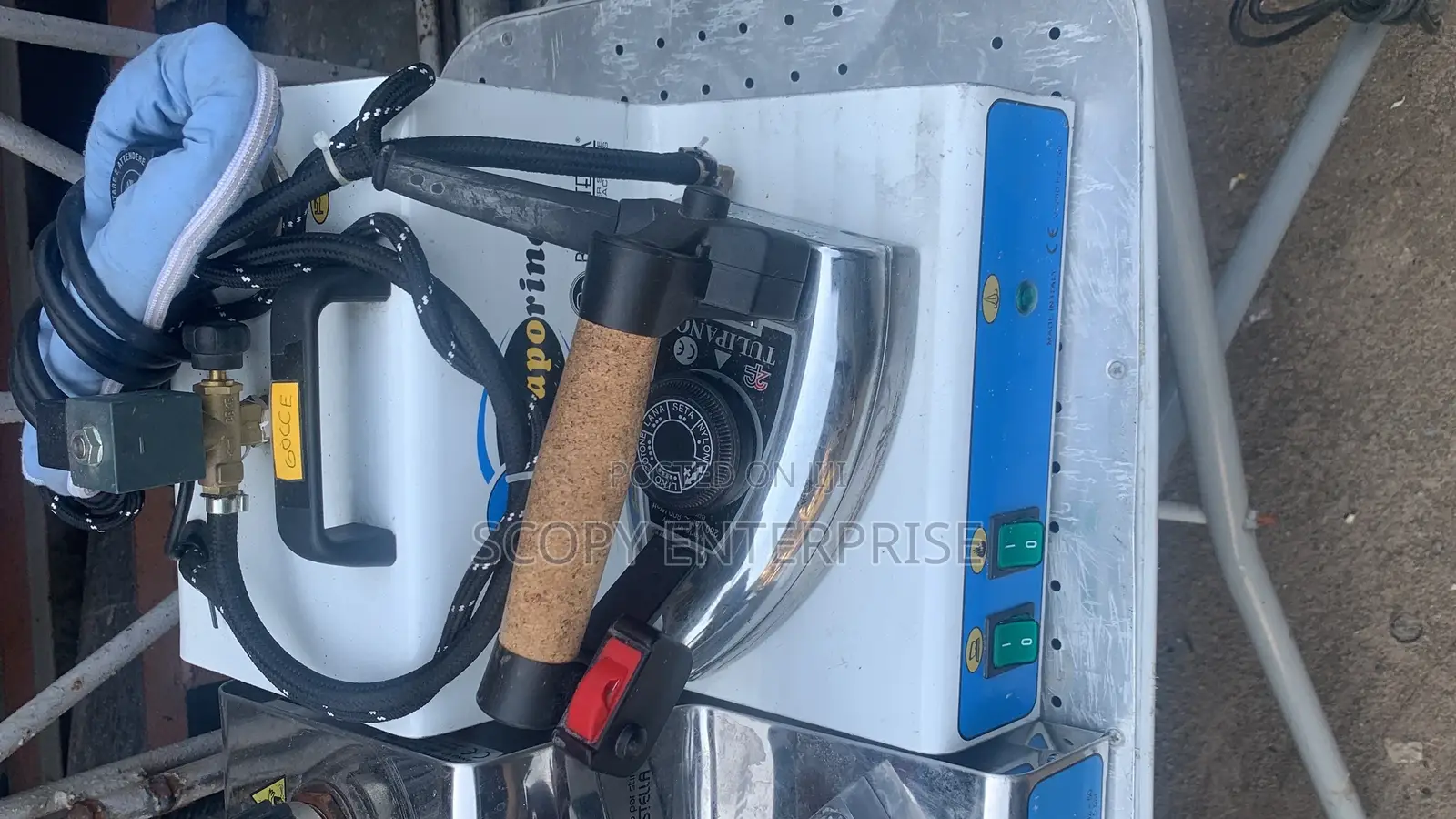Industrial Steam Irons for Laundry and Fashion