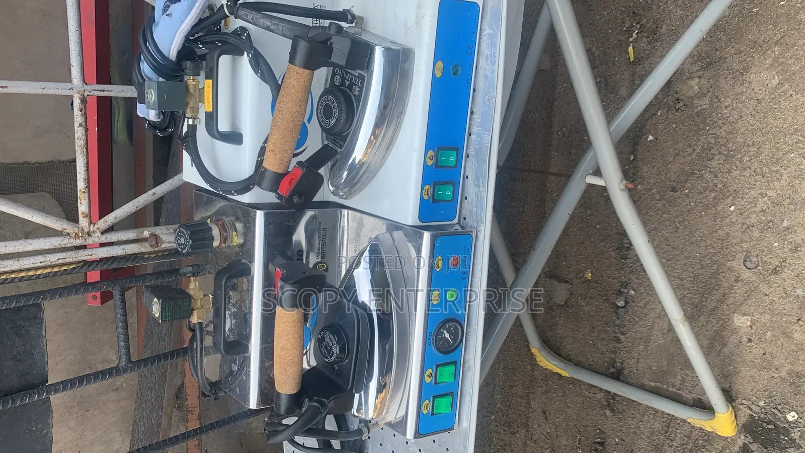 Industrial Steam Irons for Laundry and Fashion