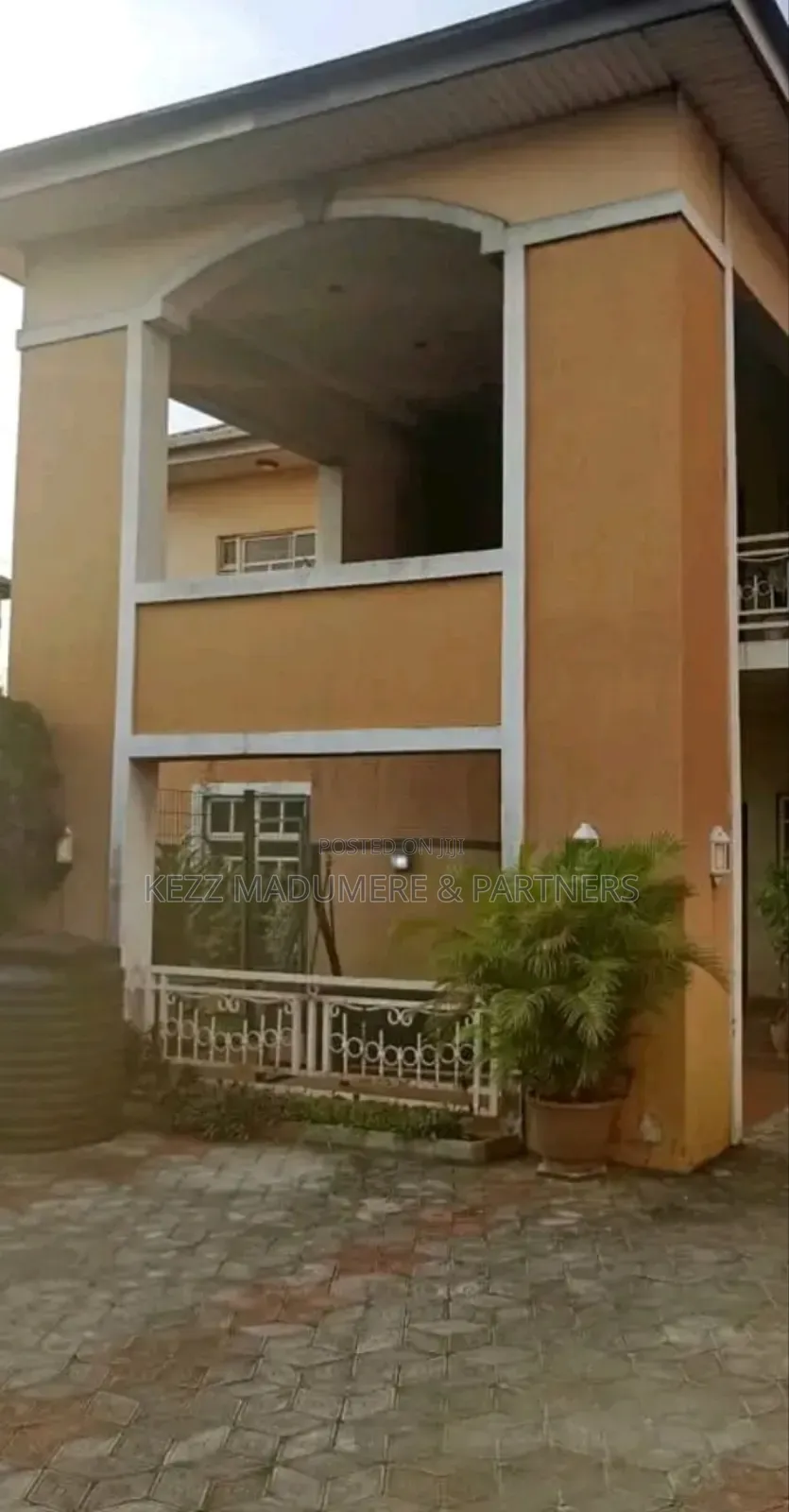 4bdrm Duplex in Off Ada George , for sale