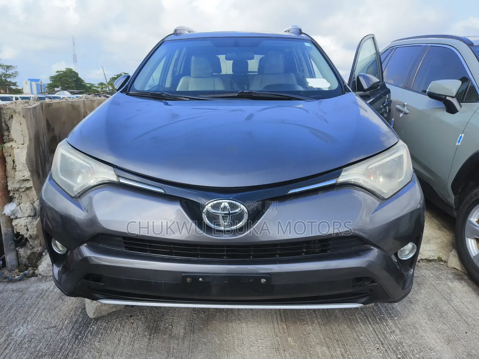 Toyota RAV4 XLE AWD (2.5L 4cyl 6A) 2016 Gray