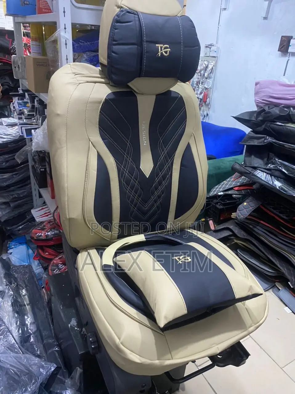 Universal Unique Set Cover for All Cars Are Available