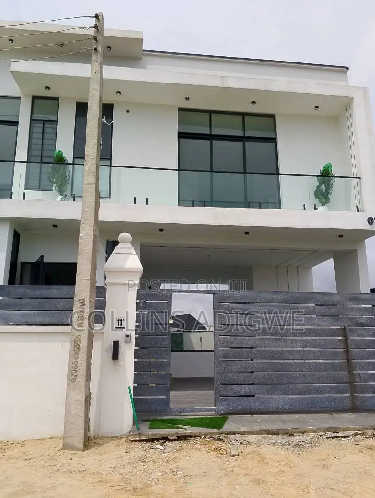 5bdrm Duplex in Orchid Road, Chevron for sale