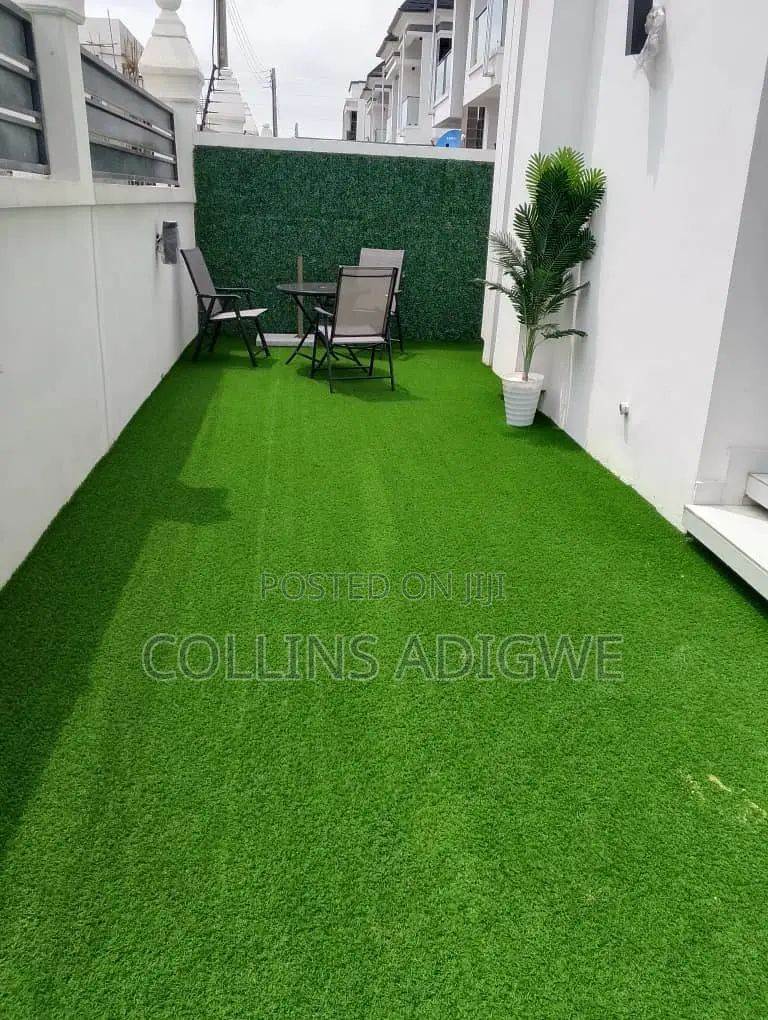 5bdrm Duplex in Orchid Road, Chevron for sale