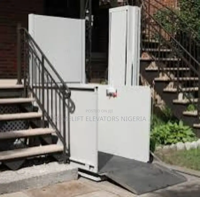 Vertical Wheelchair Lift Shopping Mall
