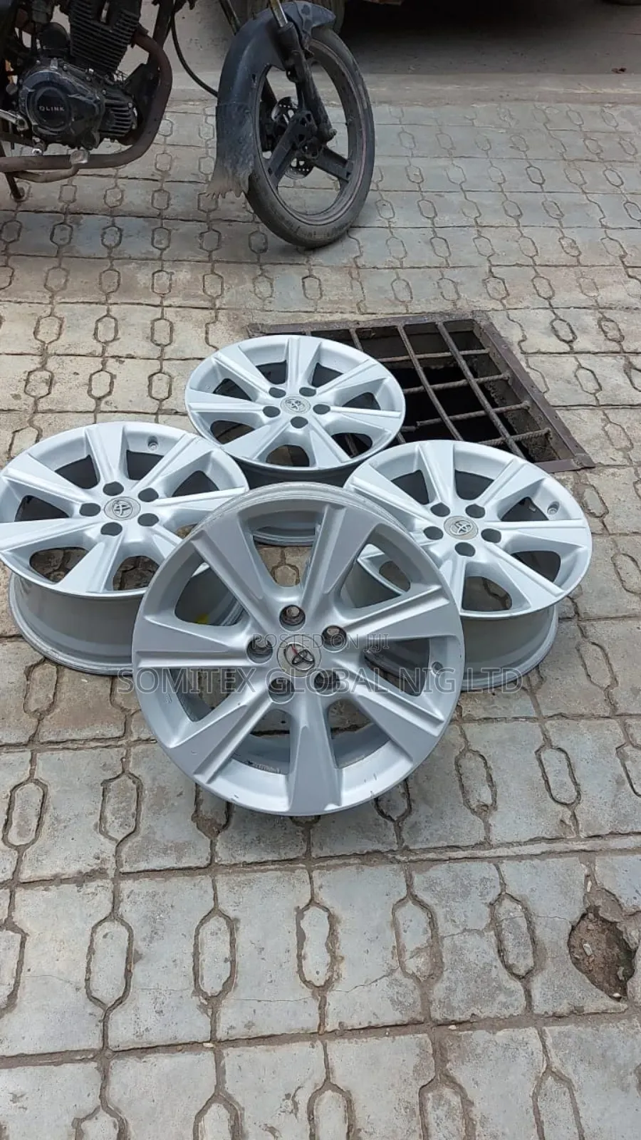 17rim Toyota Highlander.