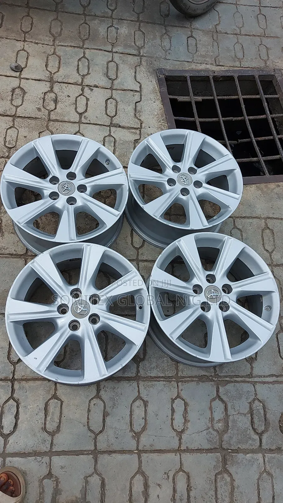 17rim Toyota Highlander.