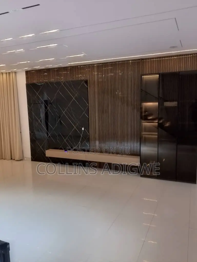 5bdrm Duplex in Orchid Road Chevron for sale