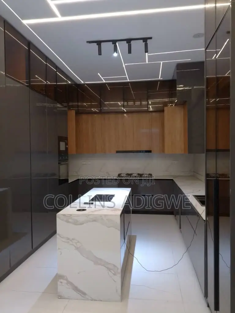 5bdrm Duplex in Orchid Road Chevron for sale