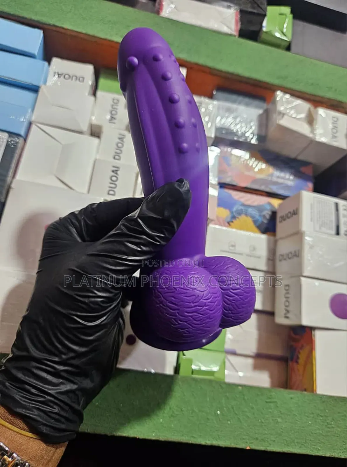 Stimulating Curved Dildo With Cock Balls