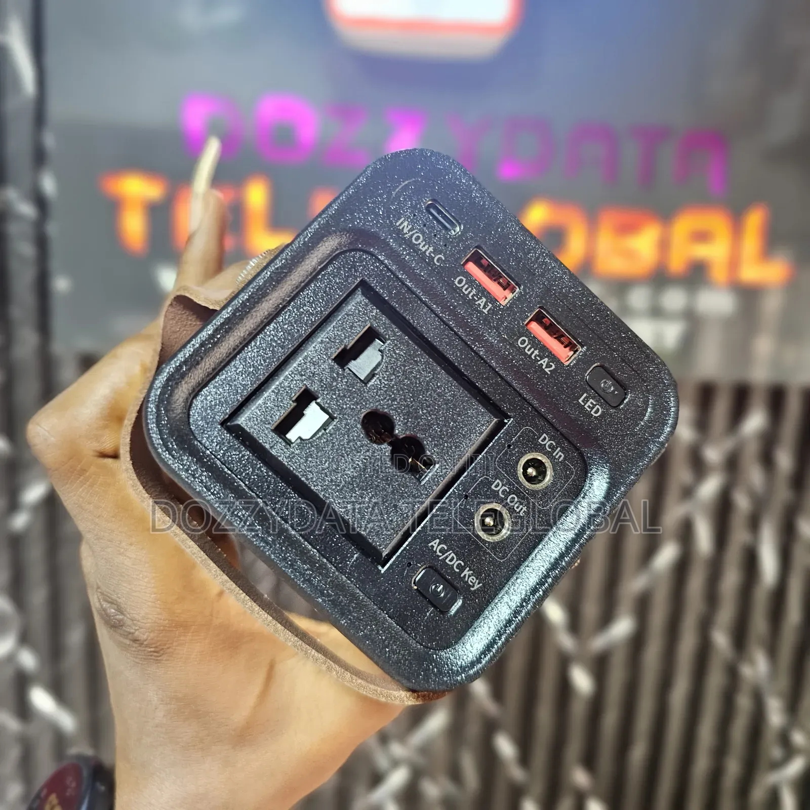 Yoobao Multi Function Portable Powerstation En200w 52800mah
