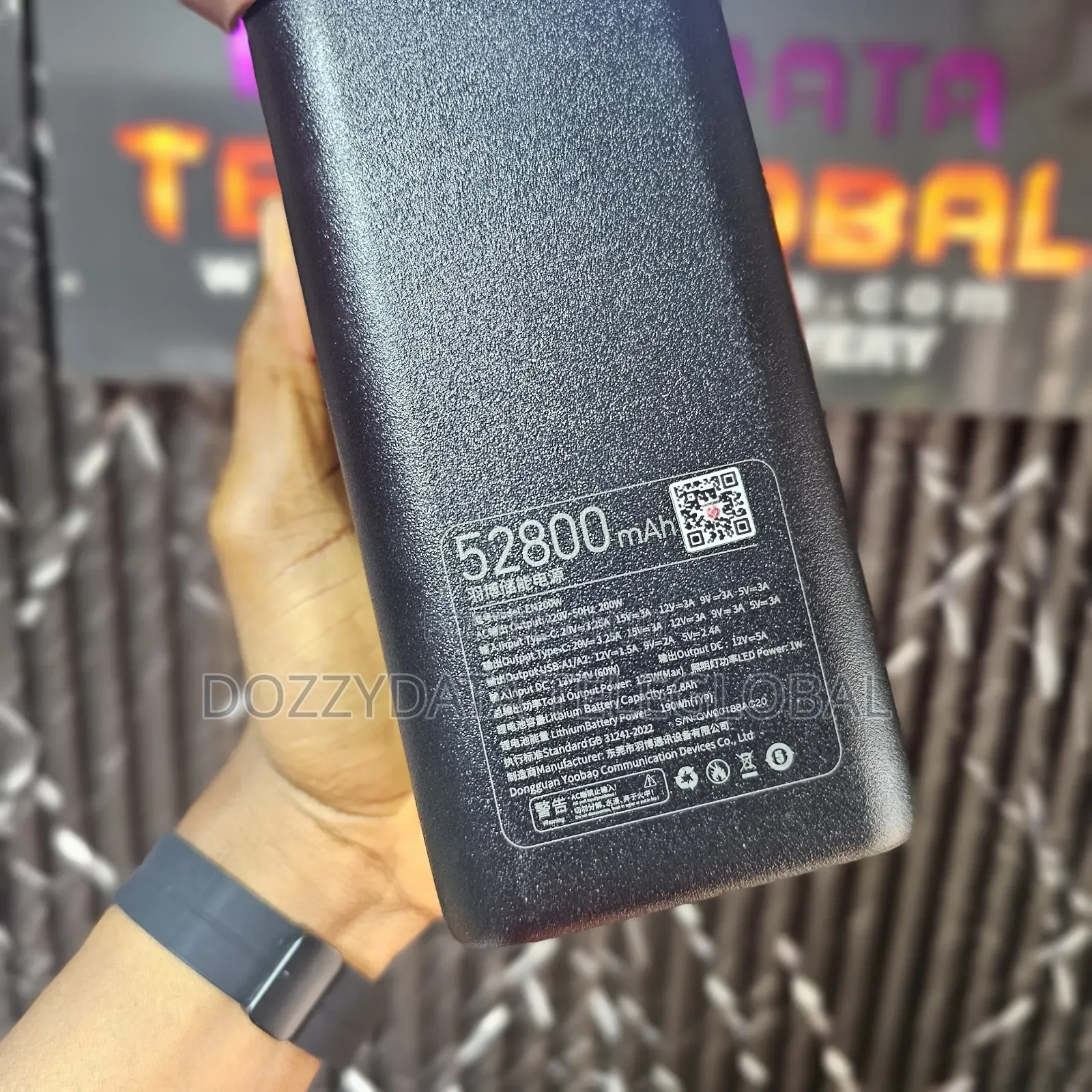 Yoobao Multi Function Portable Powerstation En200w 52800mah