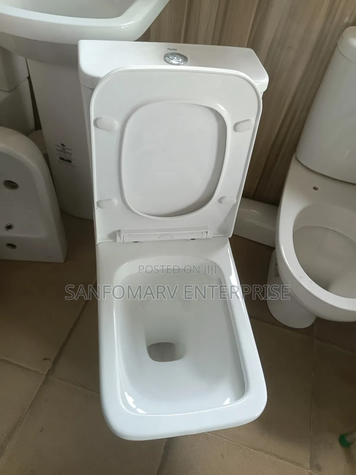 Paris Rimfree Water Closet